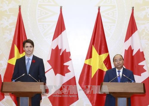 Thủ tướng Nguyễn Xuân Phúc và Thủ tướng Canada chủ trì họp báo sau hội đàm ảnh 1